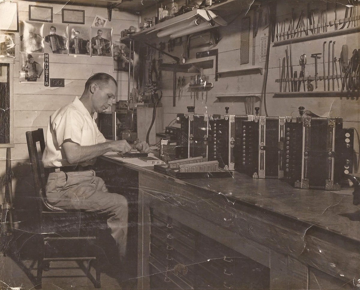 John J Mrnustik (repair)